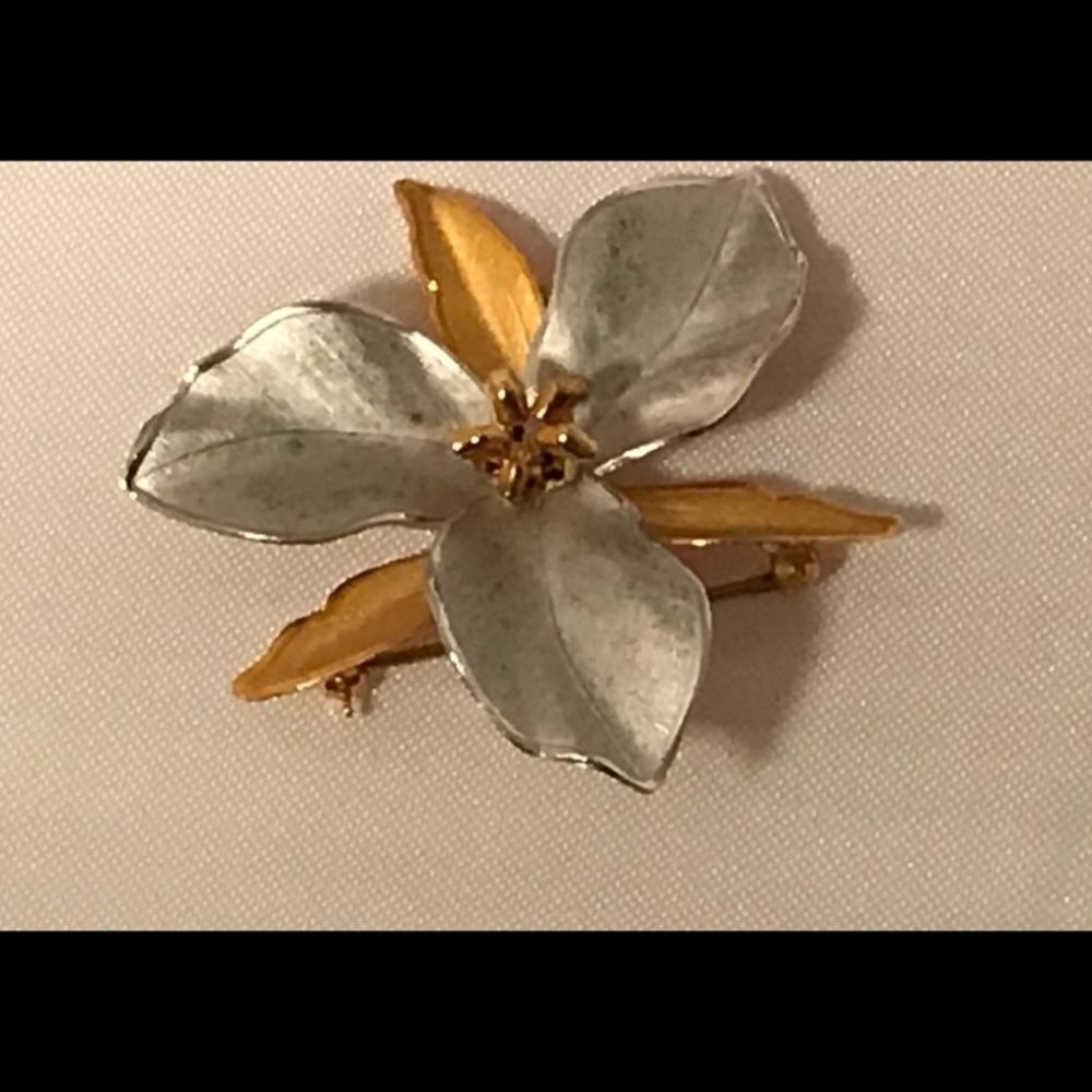 BROOCH Trillium  Flower Silver and Gold Tone